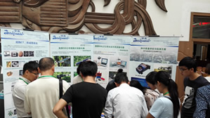展台交流1.jpg 展台交流1.jpg
