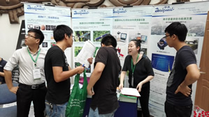 展台交流2.jpg 展台交流2.jpg