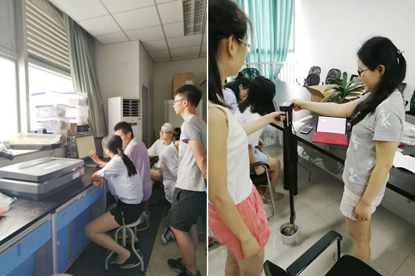 实验室现场指导.jpg 实验室现场指导.jpg